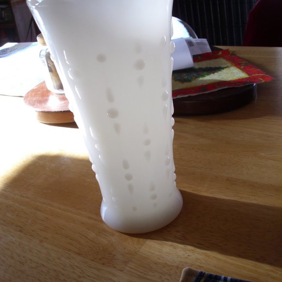 7 high milk glass vase white.design is nice - Picture 3 of 3